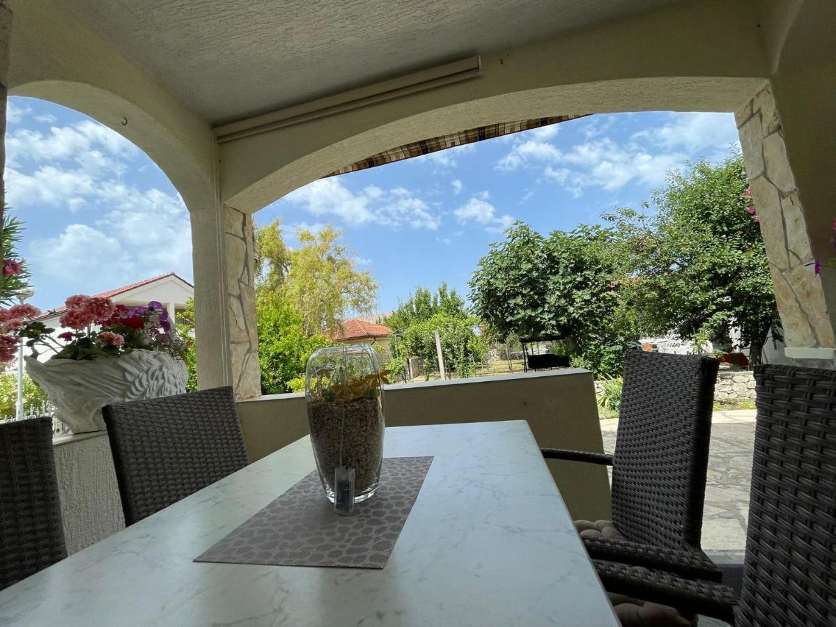 Apartman Veronika Vrsi Exterior photo